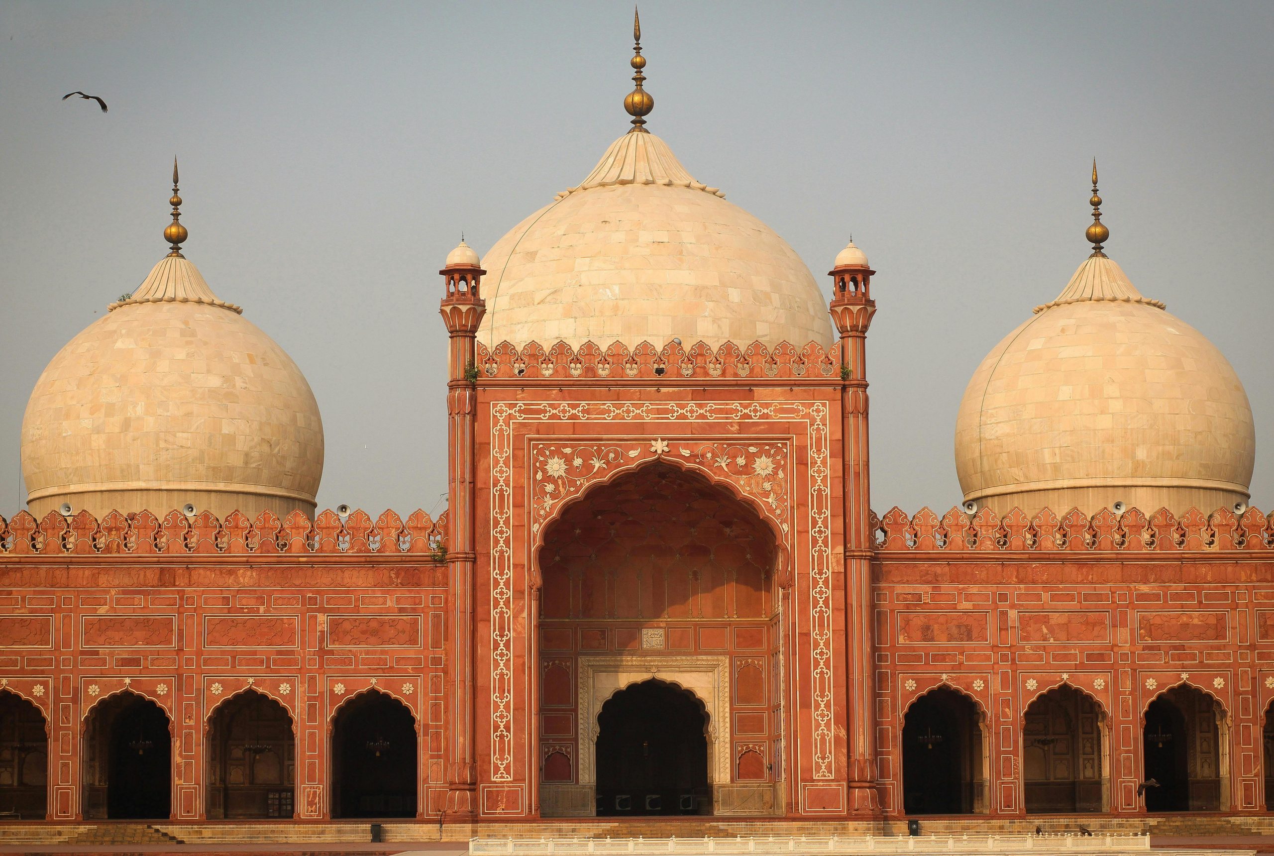 Stunning view of Badshahi Mosque showcasing intricate Islamic architecture in Lahore, Pakistan.